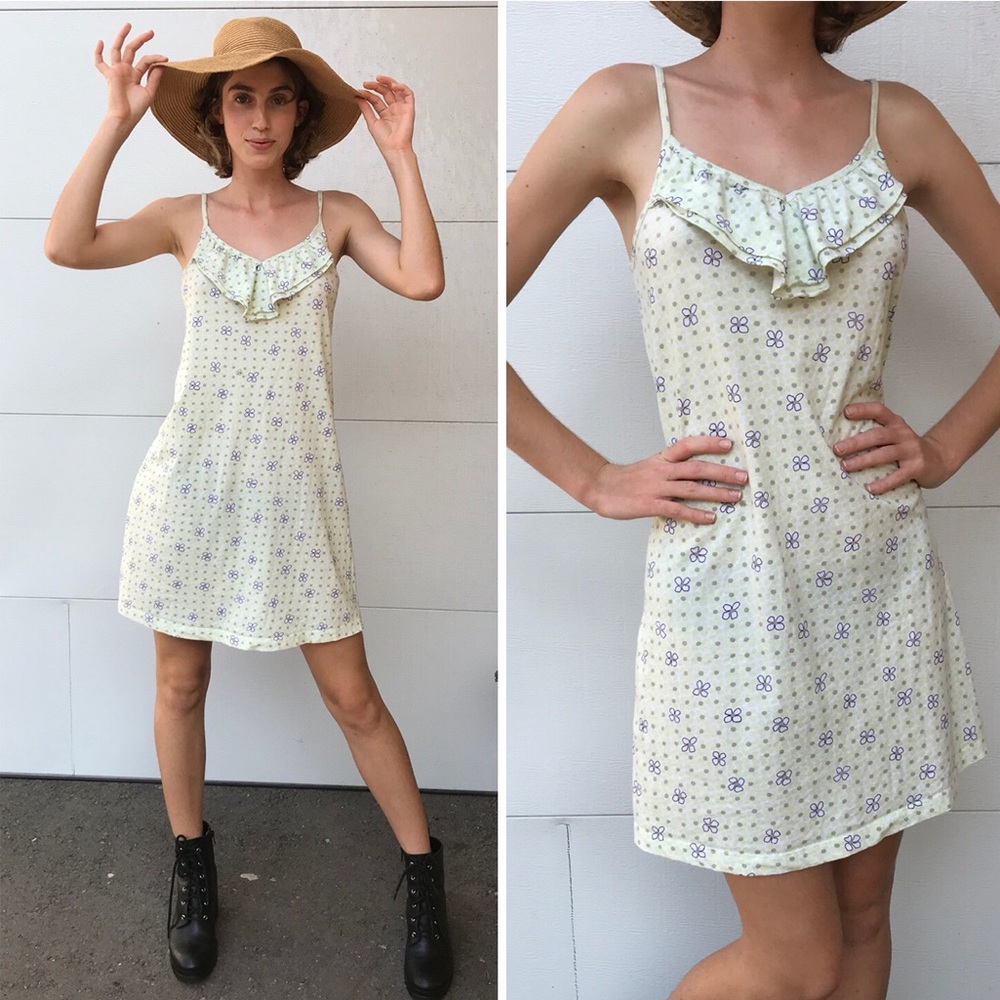 HUE pale green lounge dress with flowers sz S